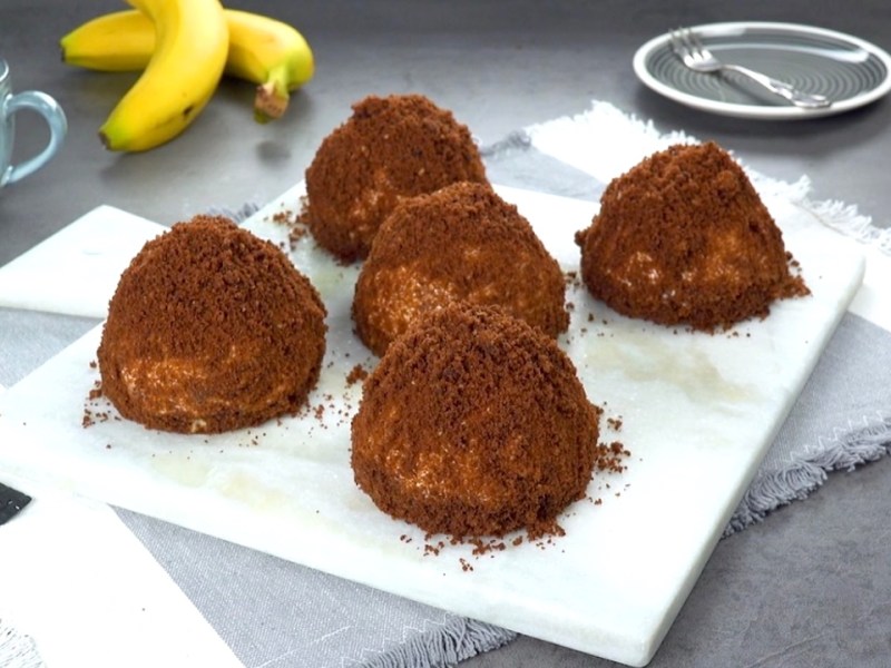 Mini Chocolate Mole Cakes With A Banana & Coconut Cream Filling