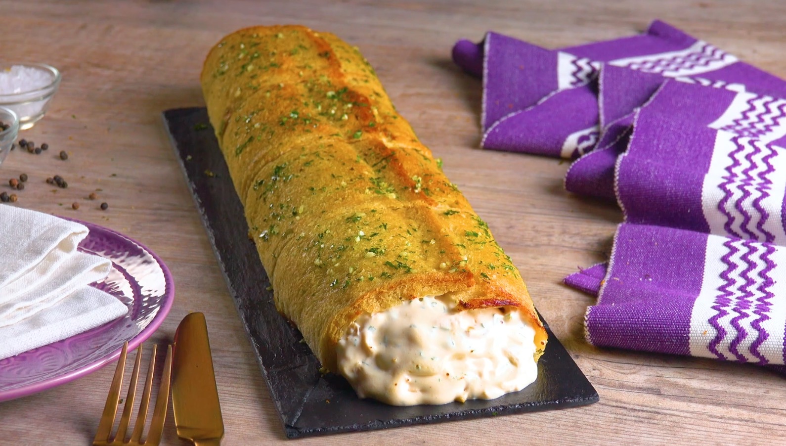 Chicken Alfredo Garlic Roll