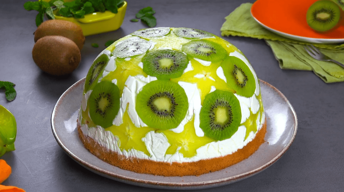 Star Fruit & Kiwi Dome Cake Star Fruit & Kiwi Dome Cake